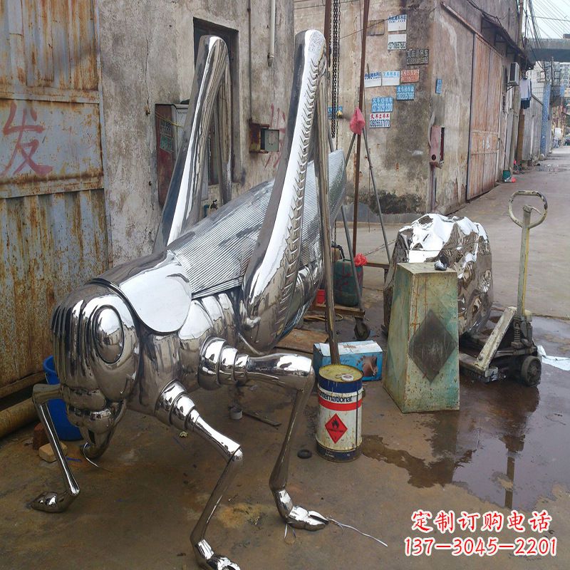 广西不锈钢蝗虫雕塑营造美好的自然环境