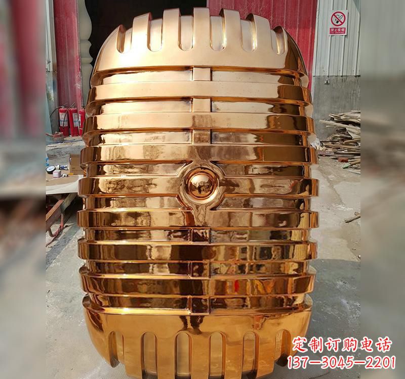 广西不锈钢话筒雕塑传承历史的象征