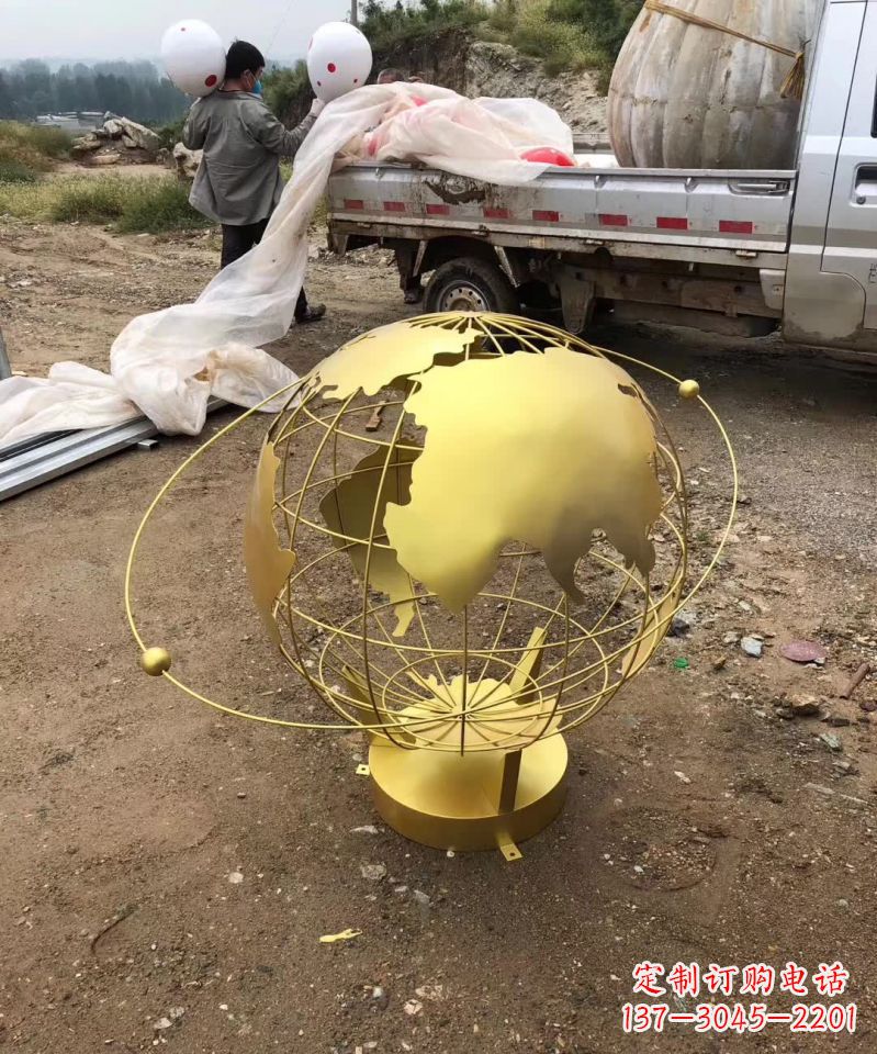 广西不锈钢金属校园地球仪雕塑把环保理念展现在校园