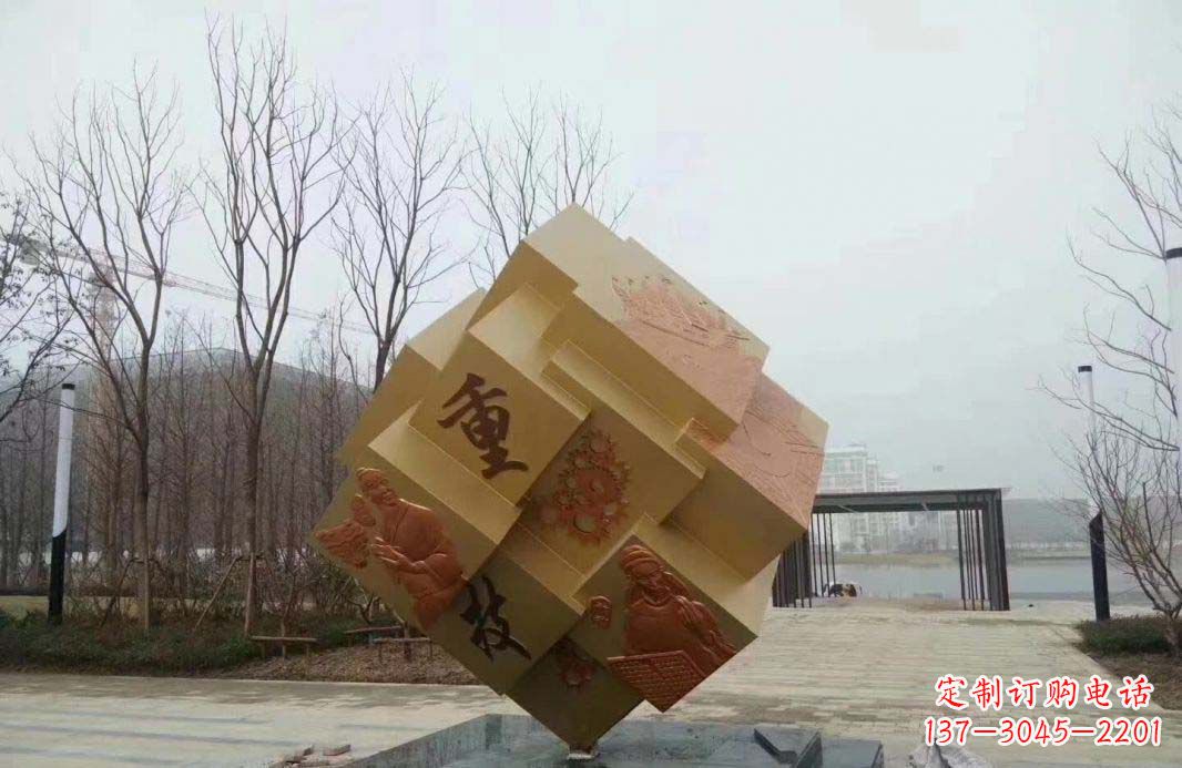 广西不锈钢魔方雕塑给景观增添丰富多彩