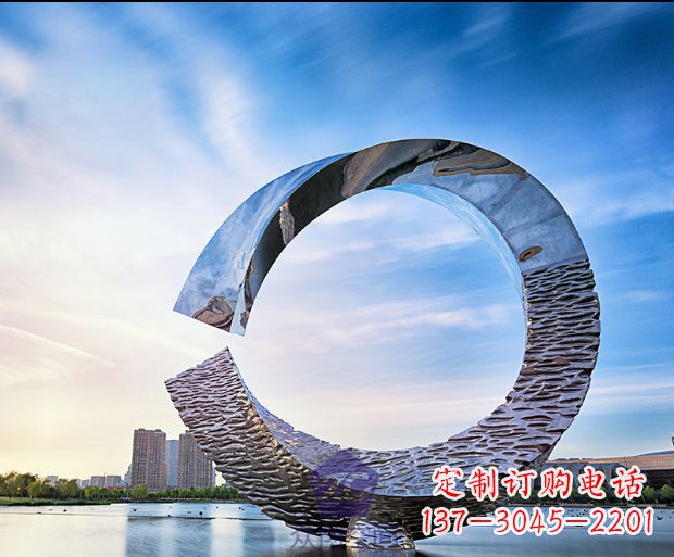 广西环绕世界的不锈钢景观雕塑