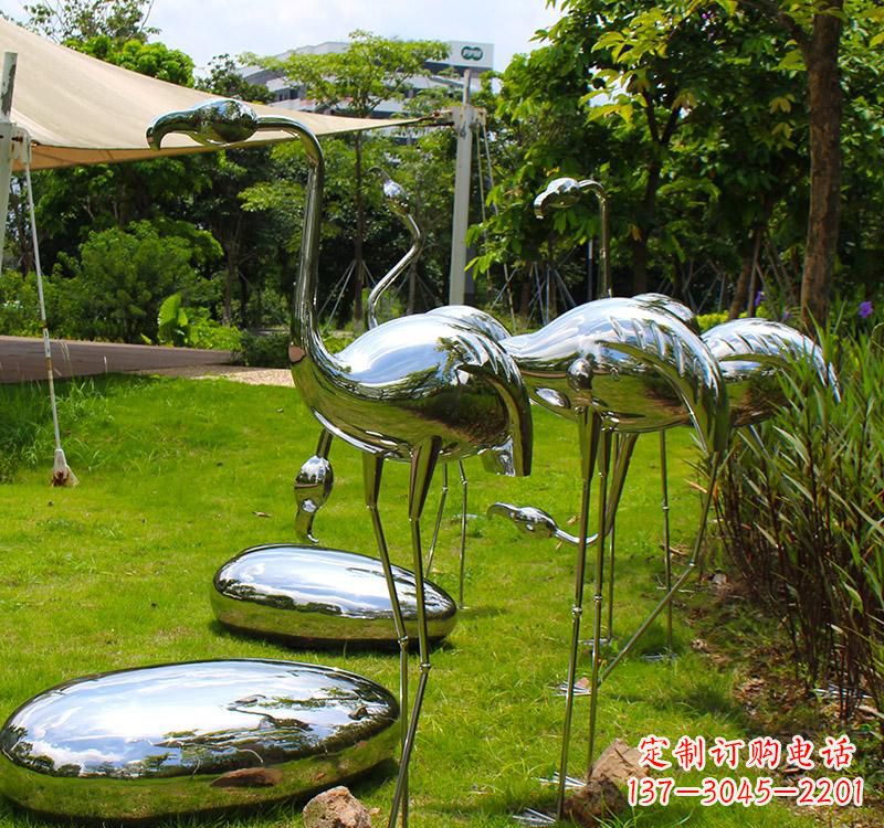广西不锈钢镜面火烈鸟雕塑精美外形、多彩光泽