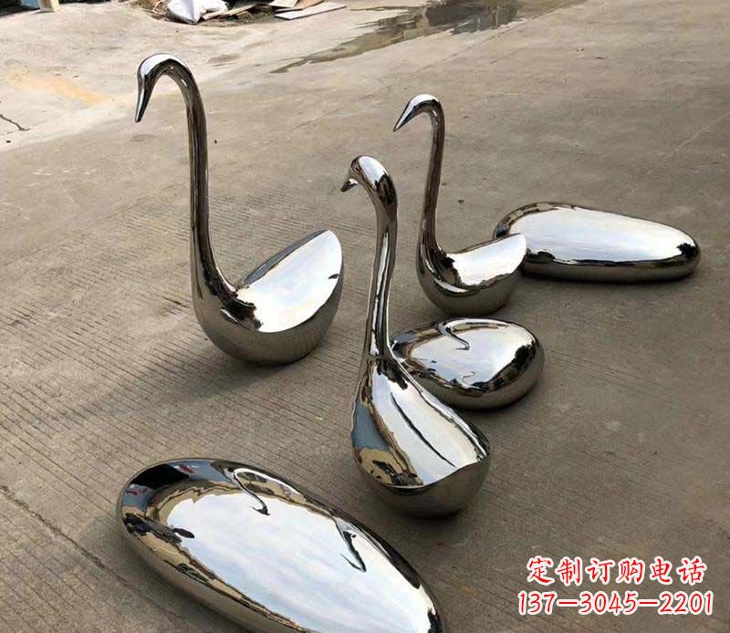 广西精美绝伦的鹅卵石雕塑