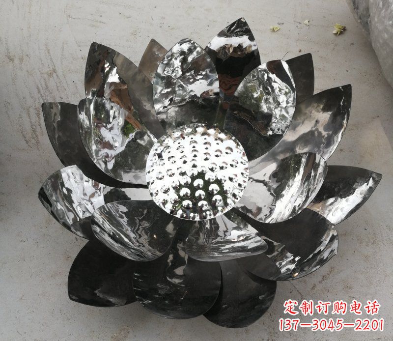 广西不锈钢镜面的荷花雕塑——彰显美丽与恬静