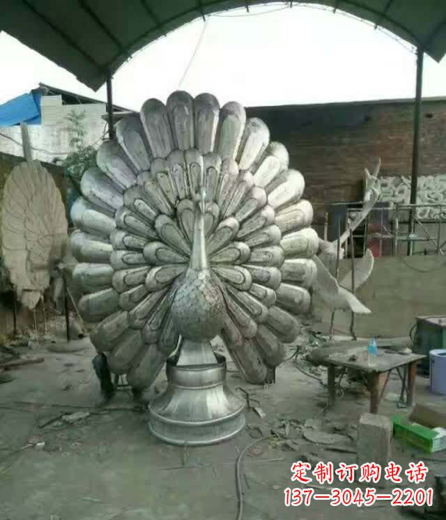 广西该孔雀雕塑