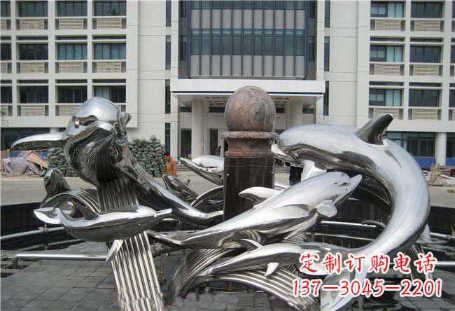 广西海豚雕塑融合浪漫和优雅