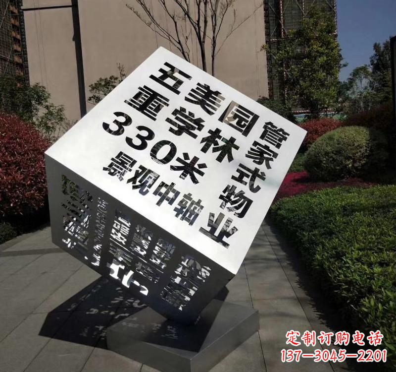 广西精致而经典不锈钢立体魔方雕塑