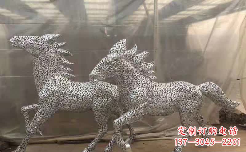 广西不锈钢马雕塑精美而又富有动感