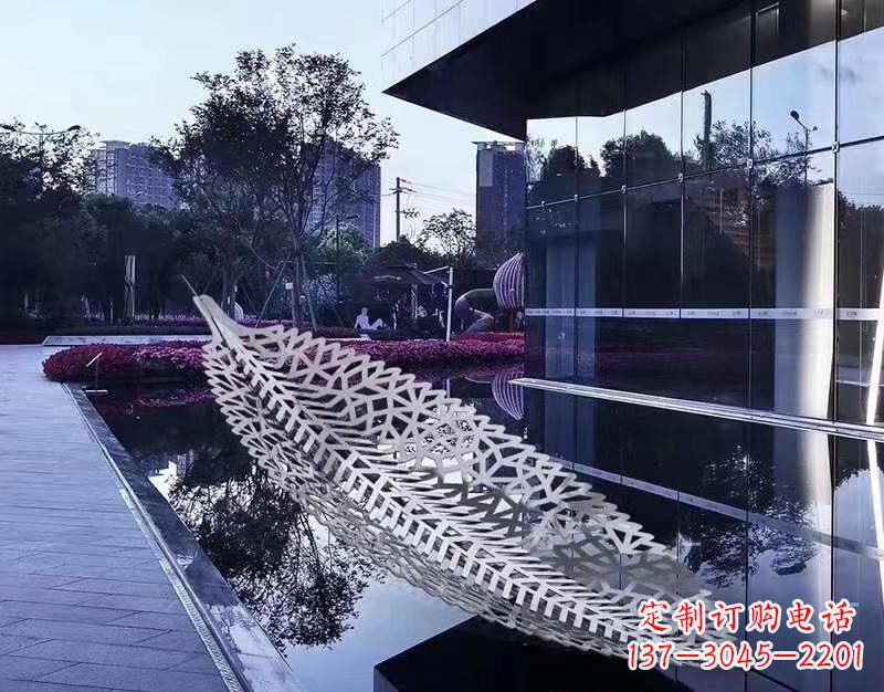 广西不锈钢镂空树叶雕塑——精致美观的艺术精品