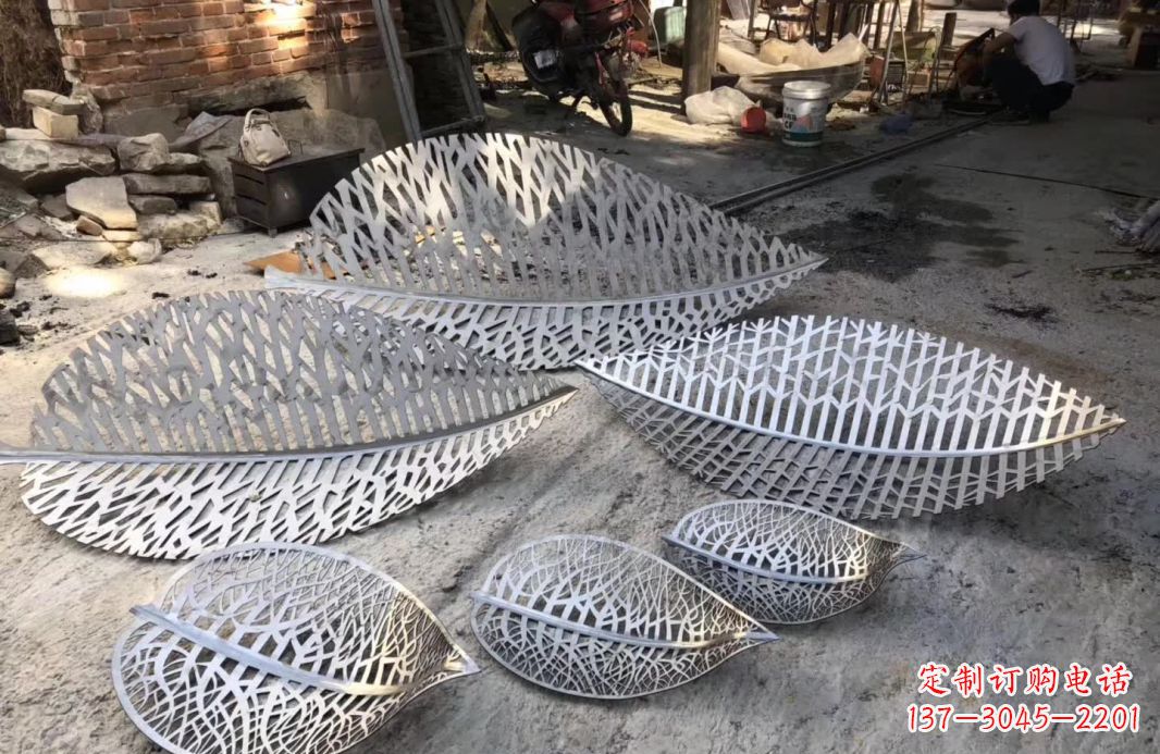 广西不锈钢树叶雕塑美丽的自然之美