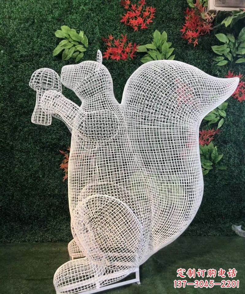 广西不锈钢松鼠雕塑展现自然的美