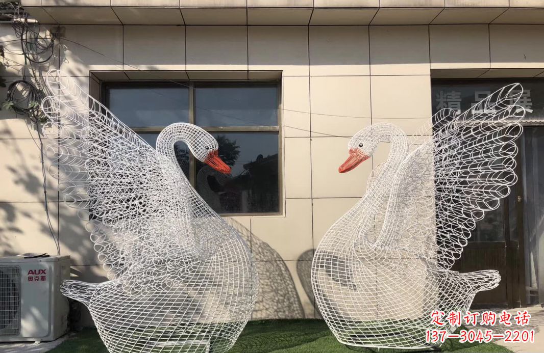 广西不锈钢镂空天鹅雕塑象征着美丽的永恒