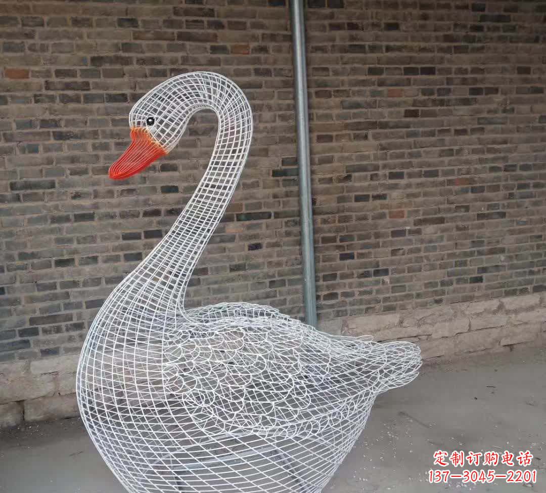 广西不锈钢镂空天鹅雕塑精美而优雅