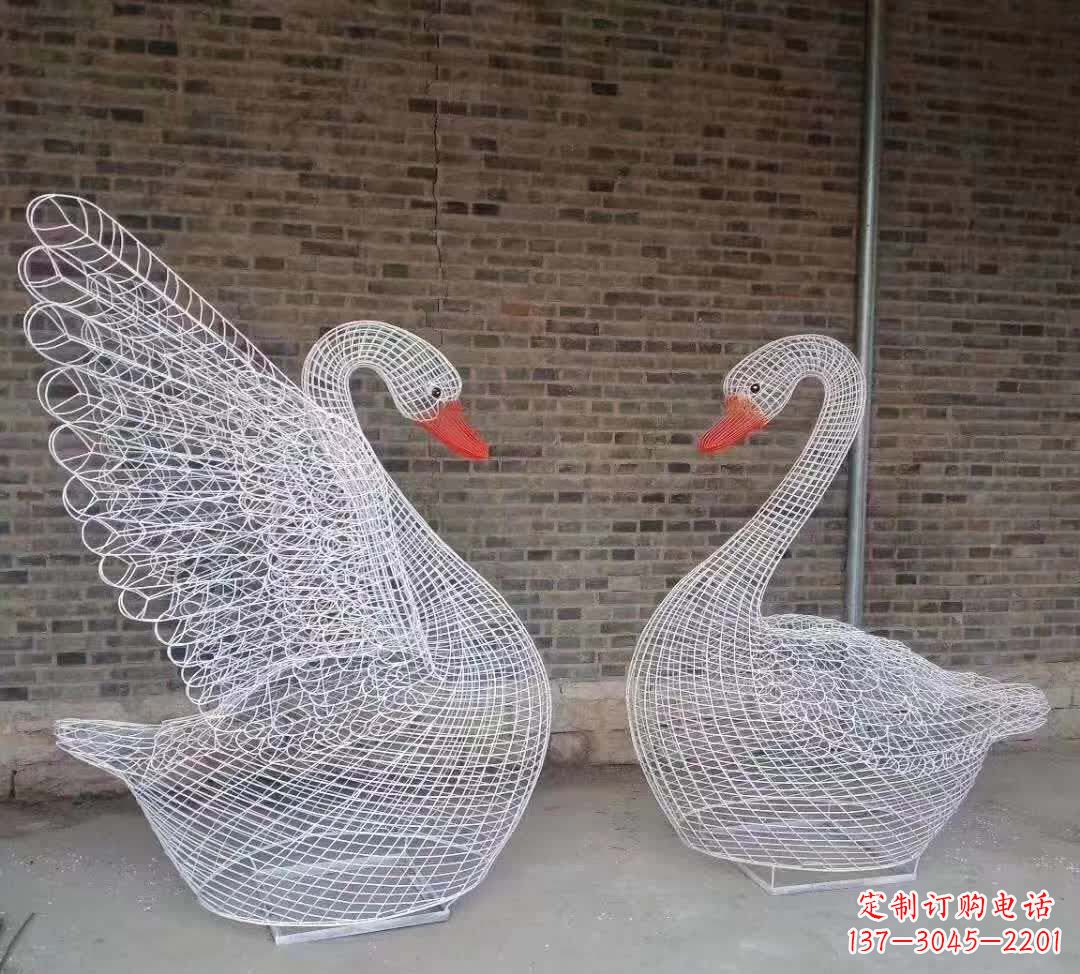 广西不锈钢镂空天鹅雕塑——美丽动人