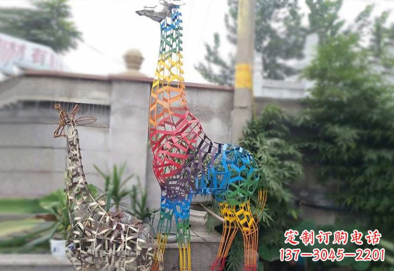 广西长颈鹿雕塑优雅而古典的艺术
