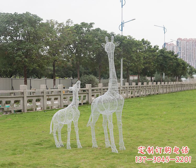 广西精美的不锈钢长颈鹿雕塑