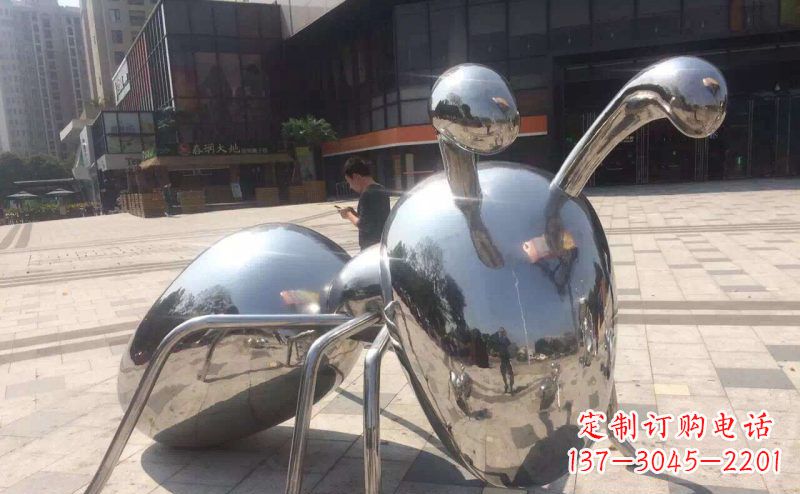 广西不锈钢蚂蚁雕塑精美而富有讽刺意味
