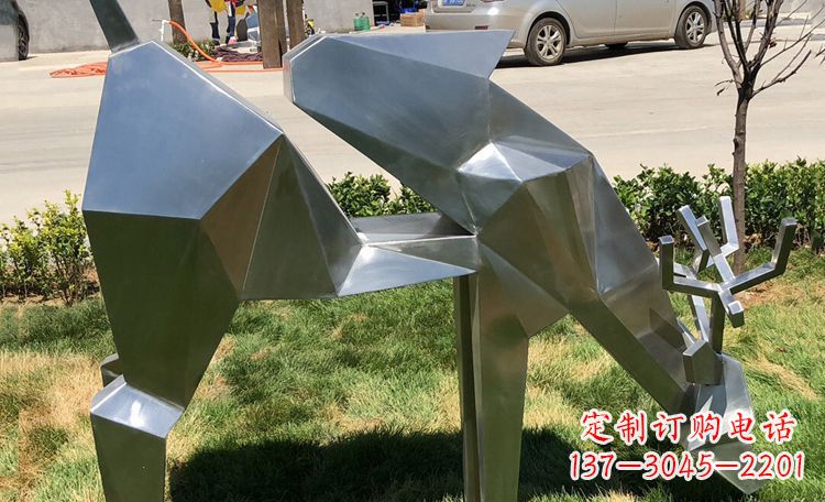 广西不锈钢梅花鹿雕塑给公园带来美丽风景