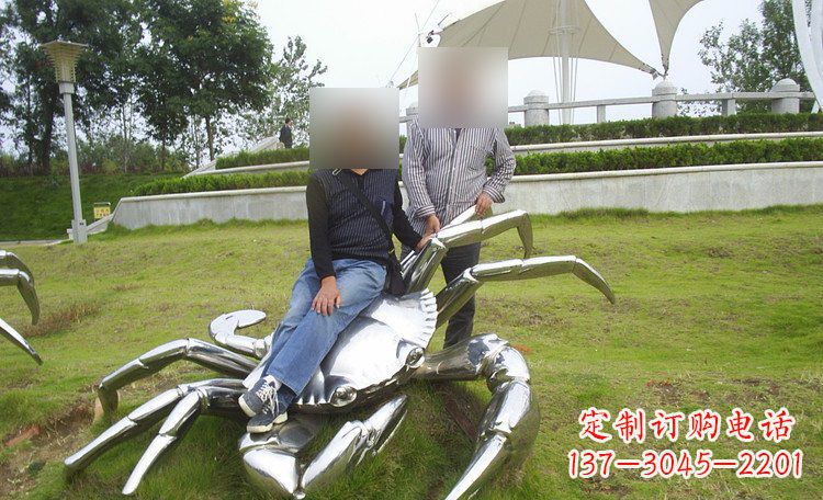 广西不锈钢螃蟹雕塑艺术美化公园环境