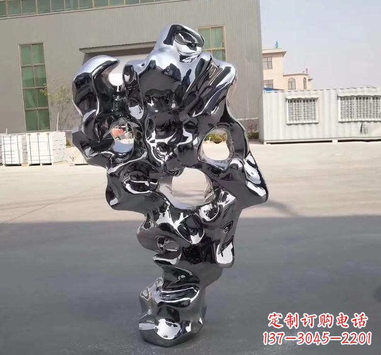 广西太湖石雕塑精美的艺术瑰宝