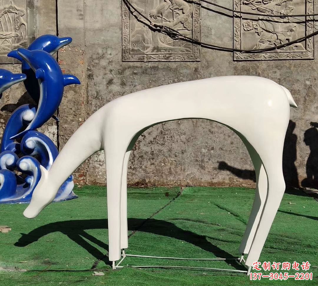 广西不锈钢喷漆艺术小鹿雕塑——精美雕塑,给您不一样的视觉享受
