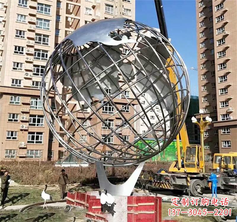广西不锈钢地球仪雕塑以艺术表达地球的美