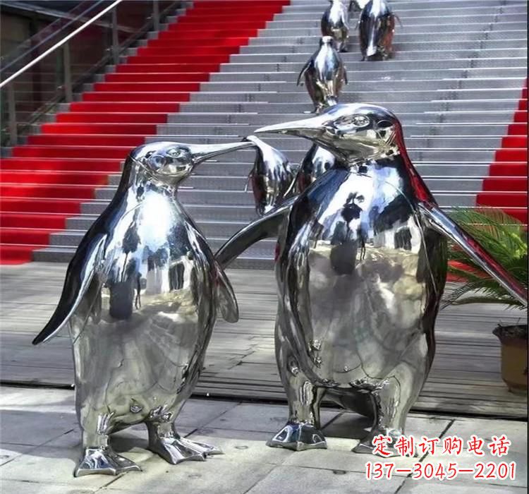 广西不锈钢企鹅雕塑海洋生物的艺术表现
