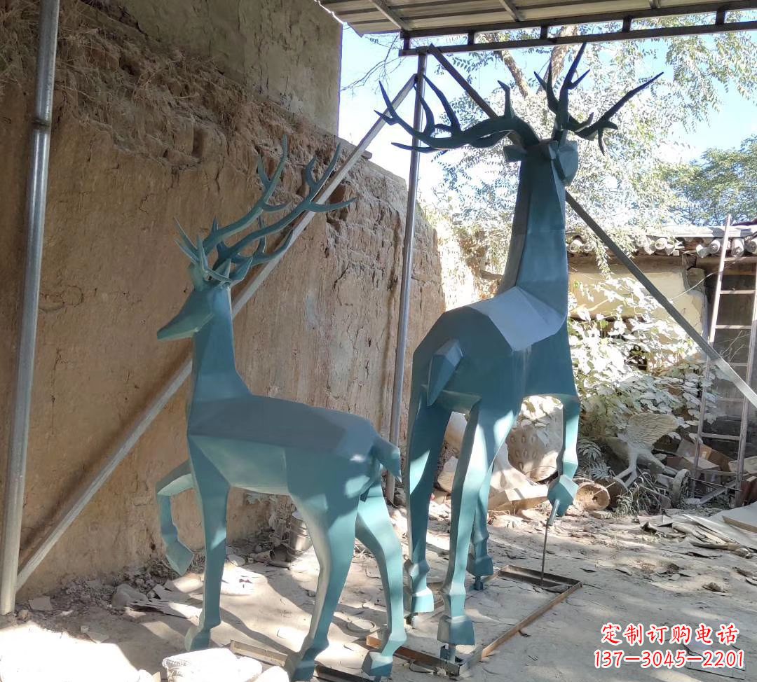 广西不锈钢切面景观鹿雕塑——给景观增添优雅