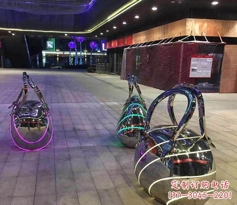 广西不锈钢手提包雕塑精美艺术品