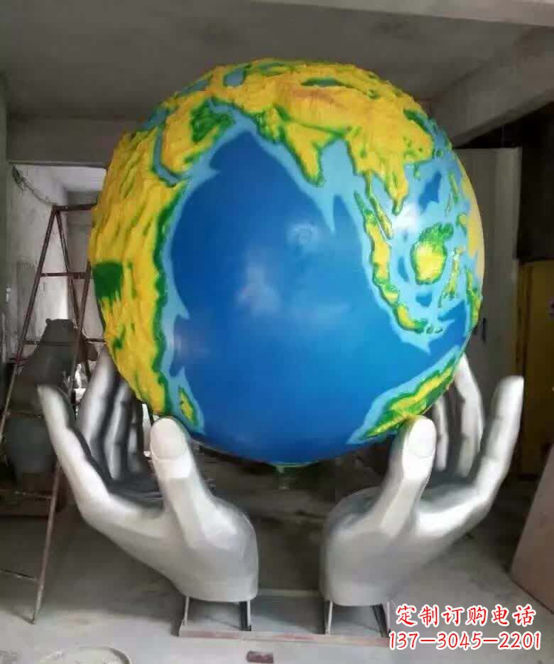 广西不锈钢手托地球雕塑精美的艺术作品