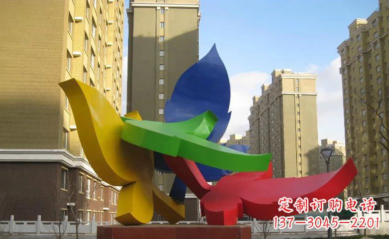 广西不锈钢树叶景观雕塑美丽而精致