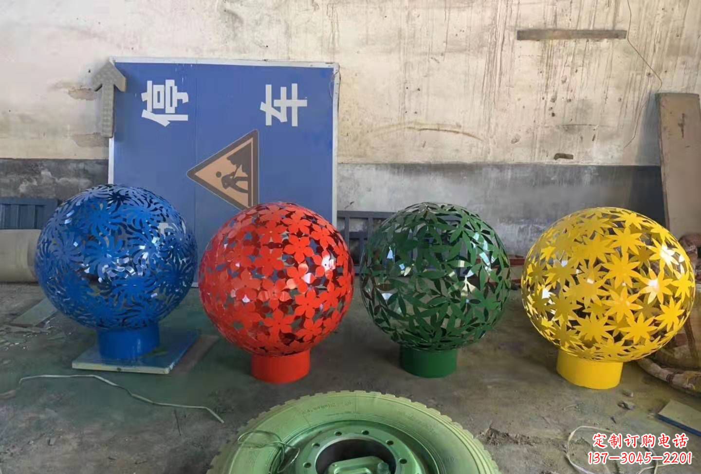 广西灵动树叶镂空球雕塑景观