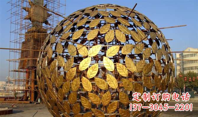 广西不锈钢树叶镂空球景观雕塑