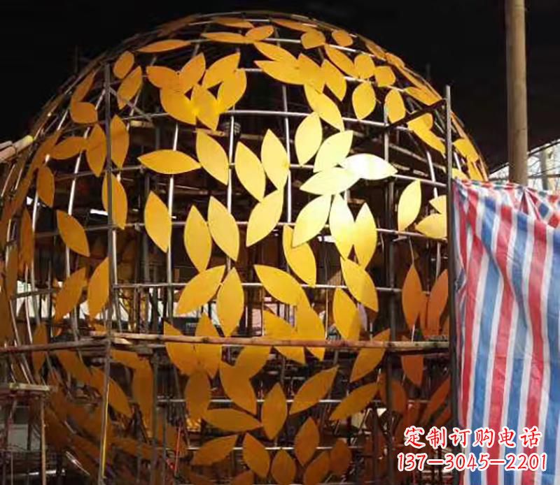广西不锈钢树叶镂空球景观雕塑