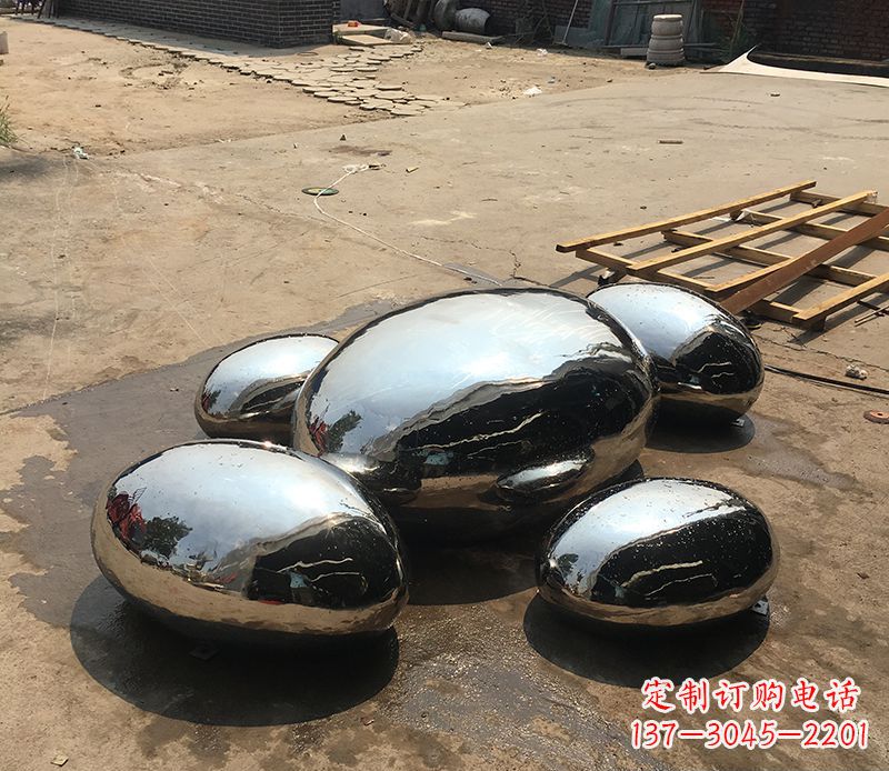 广西不锈钢水滴雕塑给景观增添独特魅力