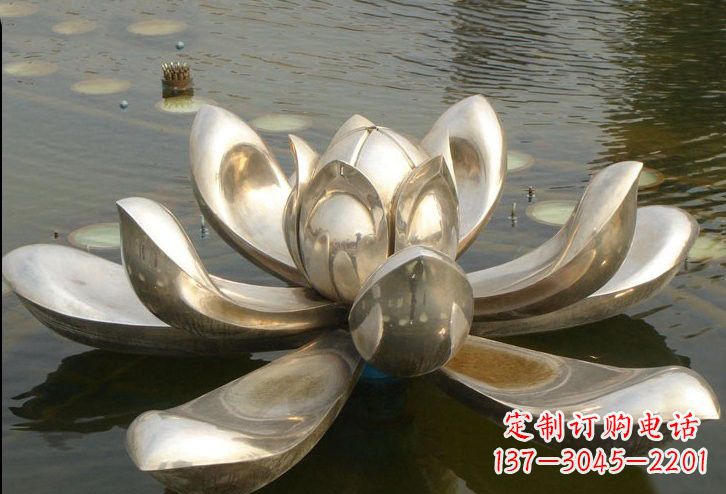 广西不锈钢水面上的莲花雕塑
