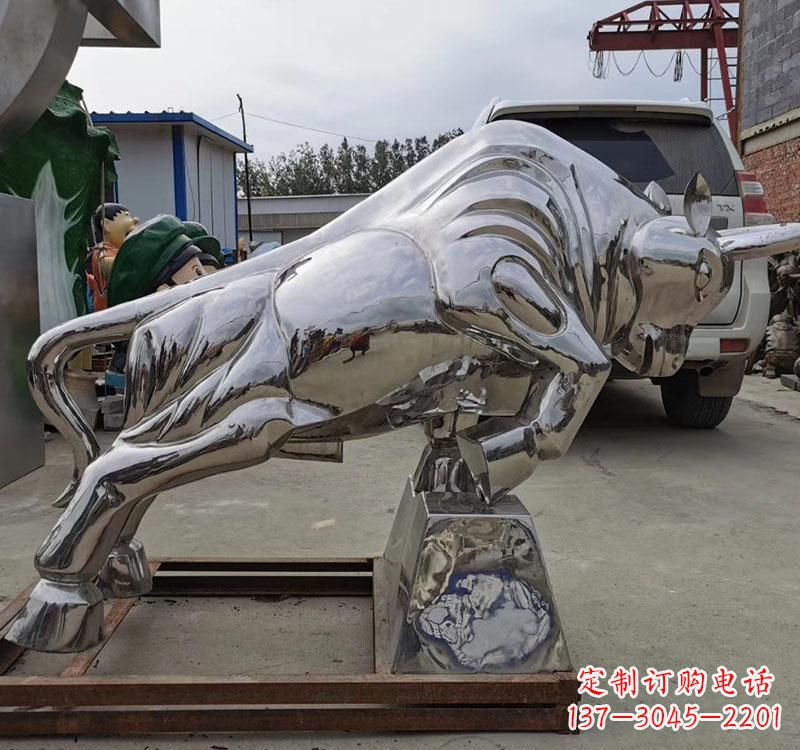 广西不锈钢拓荒牛雕塑象征勇敢和拼搏