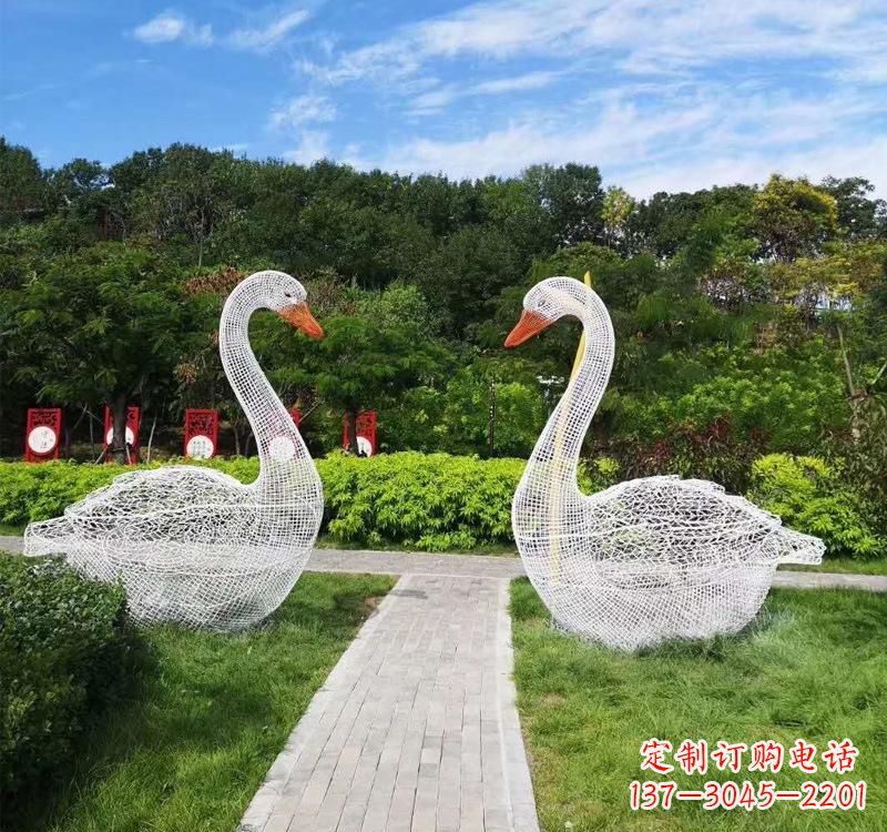 广西不锈钢天鹅雕塑——象征着爱与和平