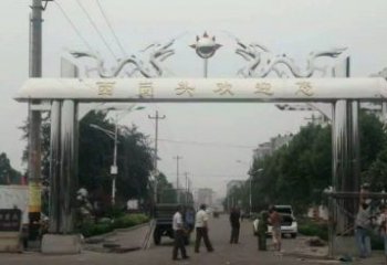 广西不锈钢双龙戏珠牌坊传承文化的雕塑之美