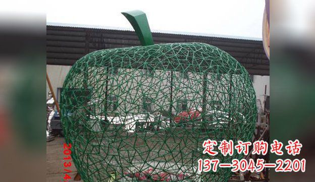 广西不锈钢网制作的苹果雕塑——精致且耐久