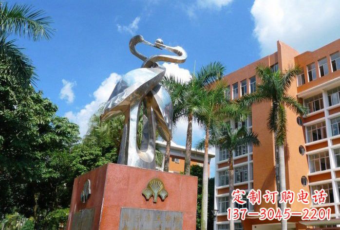 广西不锈钢仙鹤雕塑美丽而神秘