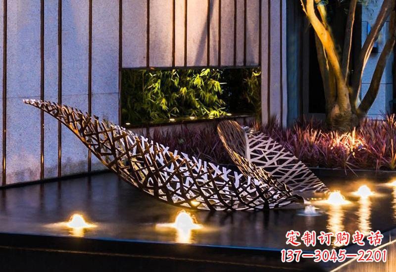 广西不锈钢小区镂空树叶雕塑给小区添彩