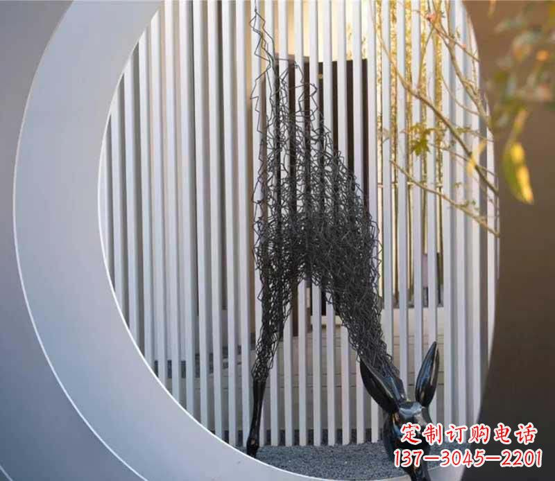 广西不锈钢小区的长颈鹿雕塑