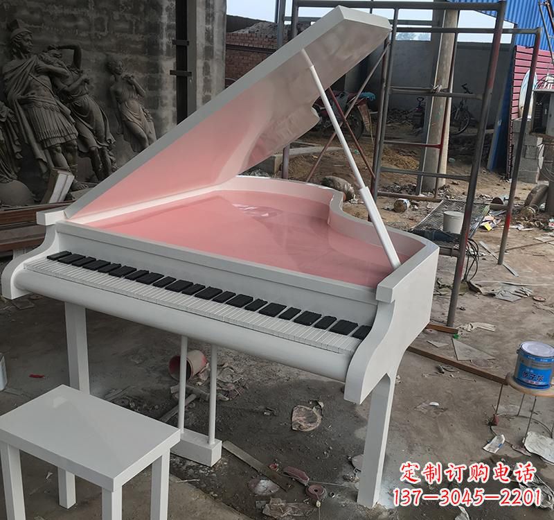 广西不锈钢校园钢琴雕塑发出音乐的艺术