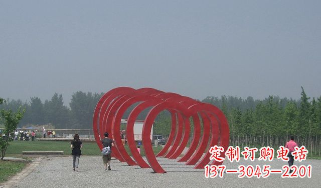 广西不锈钢心形拱门雕塑美丽而神圣