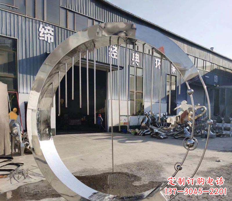 广西不锈钢旋转流水圆环雕塑