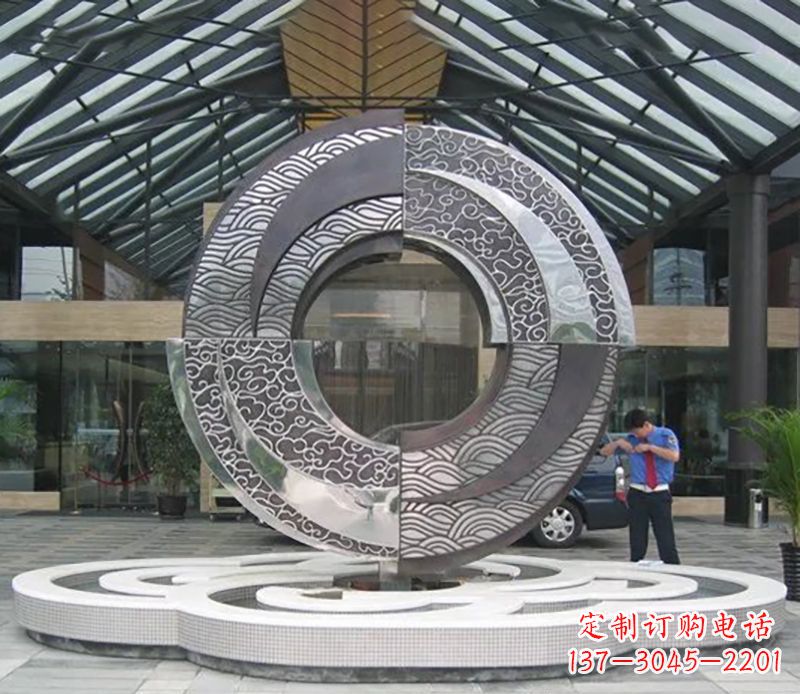 广西不锈钢圆环雕塑,点缀酒店空间
