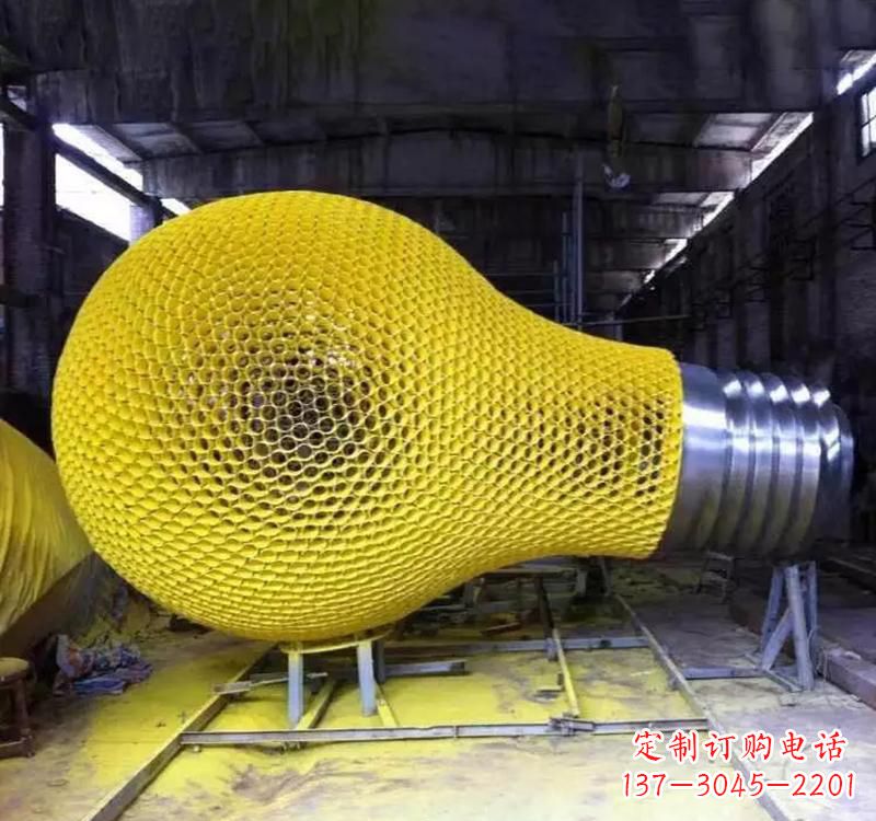 广西不锈钢灯泡雕塑精美而又抢眼