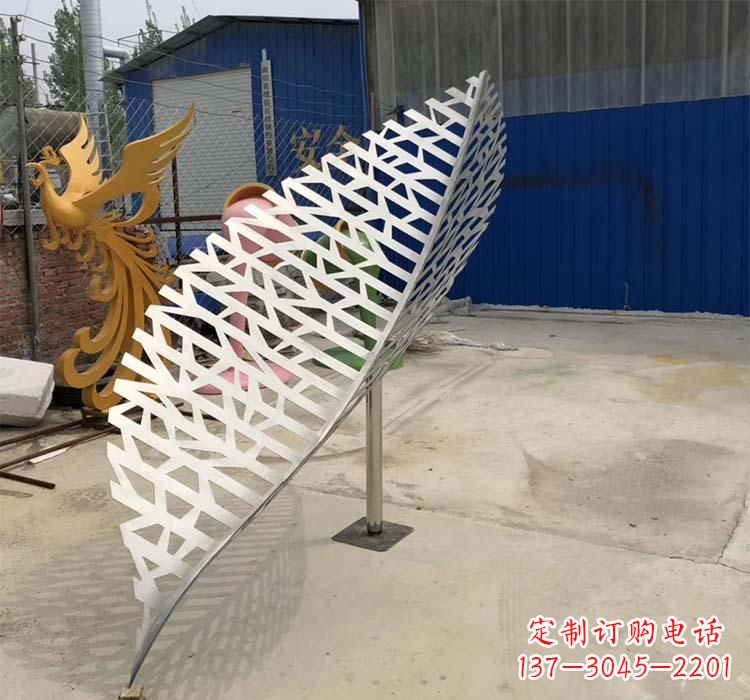 广西不锈钢园林树叶雕塑