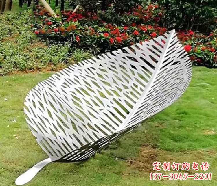 广西不锈钢园林镂空树叶雕塑精美而抽象